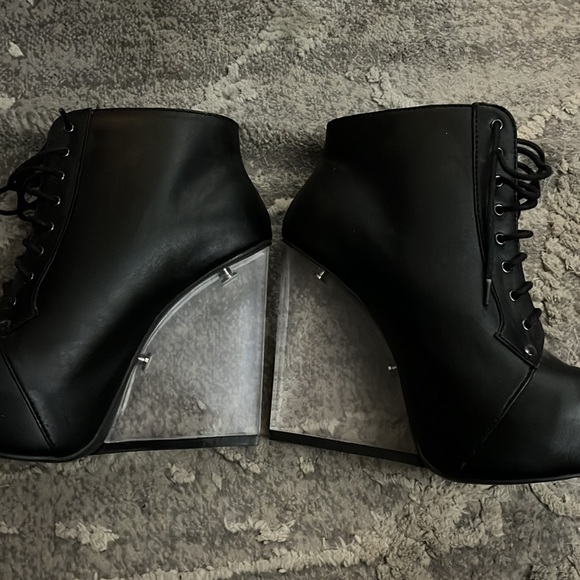 NWOT SPRING BOOTS, CLEAR HEELS 🔥🔥🔥🔥 - Picture 4 of 8